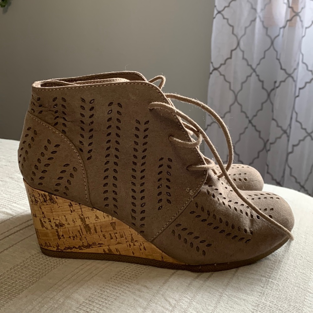 Women’s shoes